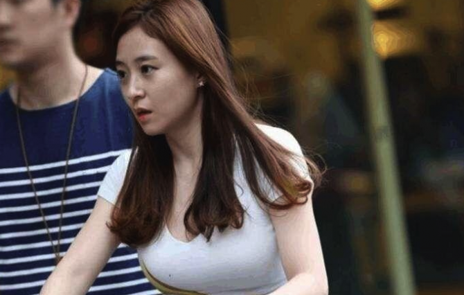 <b>������Ů�����ɫ�Ӷ�ȹ</b>